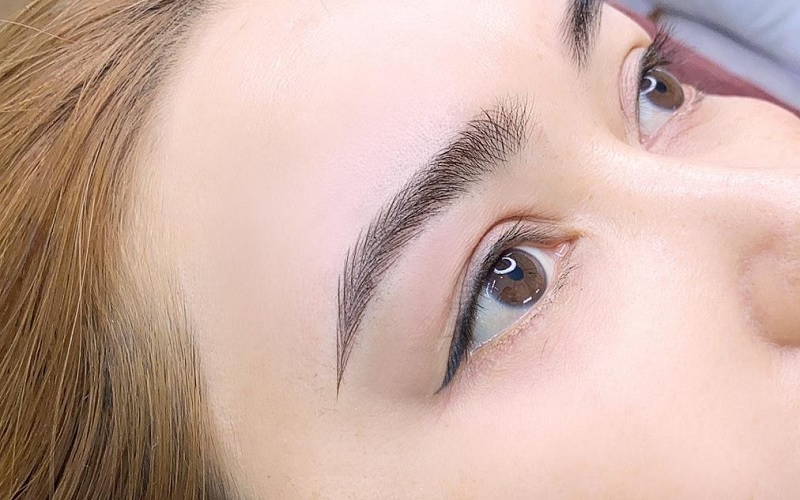 phun mày chạm hạt