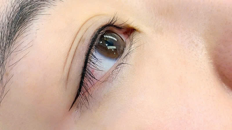 phun mí eyeliner mắt mèo