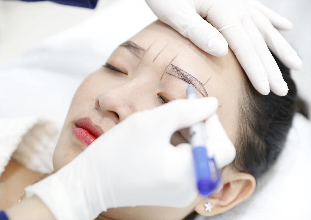 phun mày chạm hạt