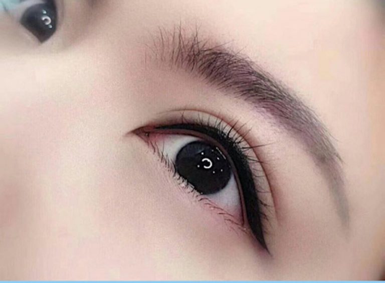 phun mí eyeliner mắt mèo
