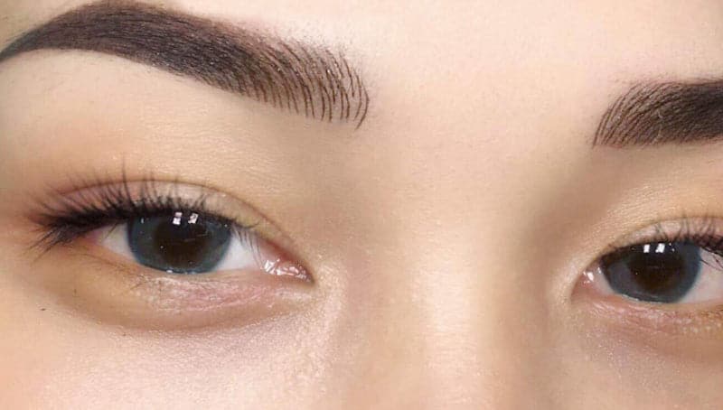 phun mày chạm hạt