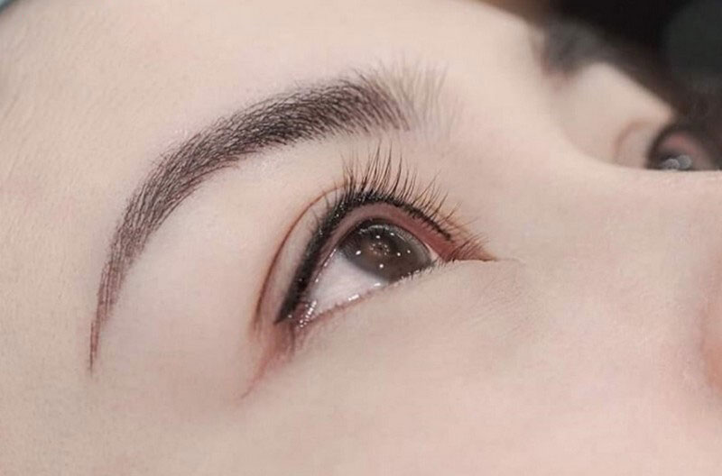 phun mí eyeliner mắt mèo
